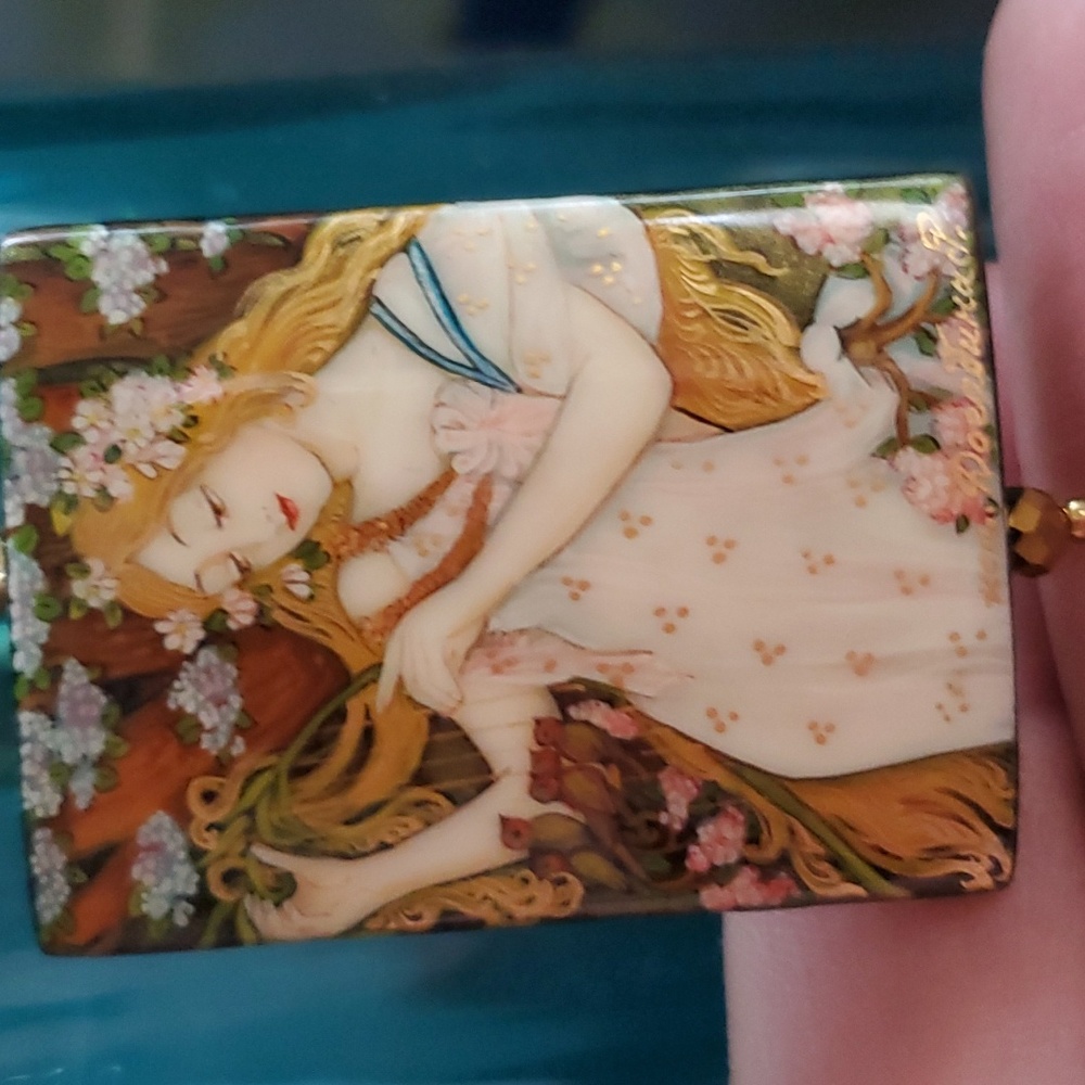 AKR Amy Kahn Russell NWT necklace beautiful art nouveau godess
